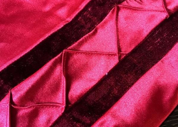 Red Patchwork Christmas Tree Skirt Polyester / Velvet Material For Decorative