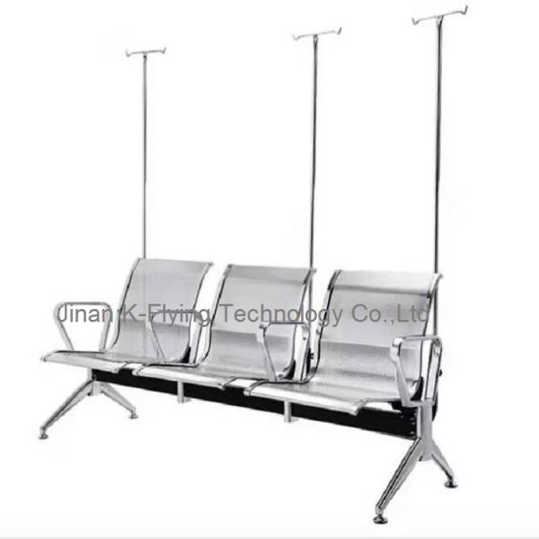 Ferramentas e equipamentos do hospital da infusão dos SS que esperam cadeiras