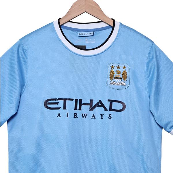 Manchester City 2013 Retro Home Fan Edition Jersey rend hommage à la nouvelle ère de la Premier League
