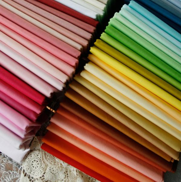 A tela alta da popelina de algodão do lustro para o bebê da saia do vestido da camisa veste 40sX40s 133x72 120GSM
