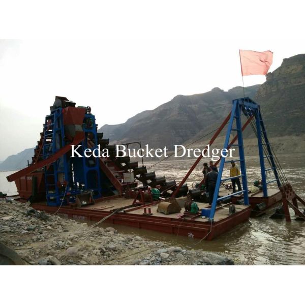 Desilting Amphibious Dredger 56kw with Hydraulic Control Self Propelled
