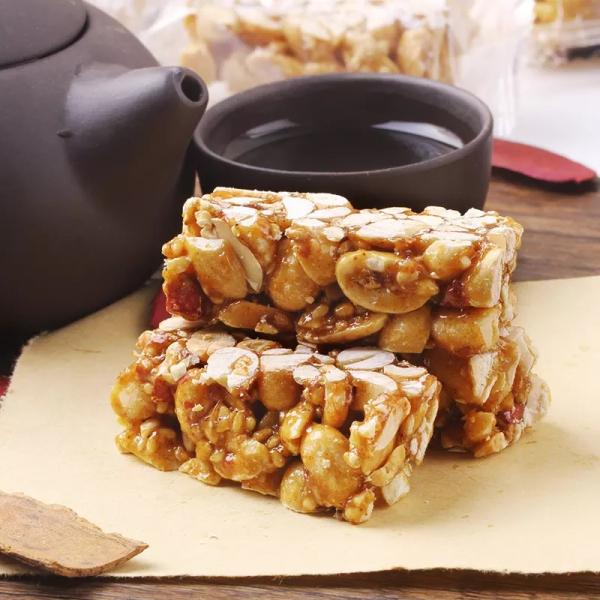 Хлебный протеиновый батончик Brittle Candy Energy с арахисом и овсянкой и орехами