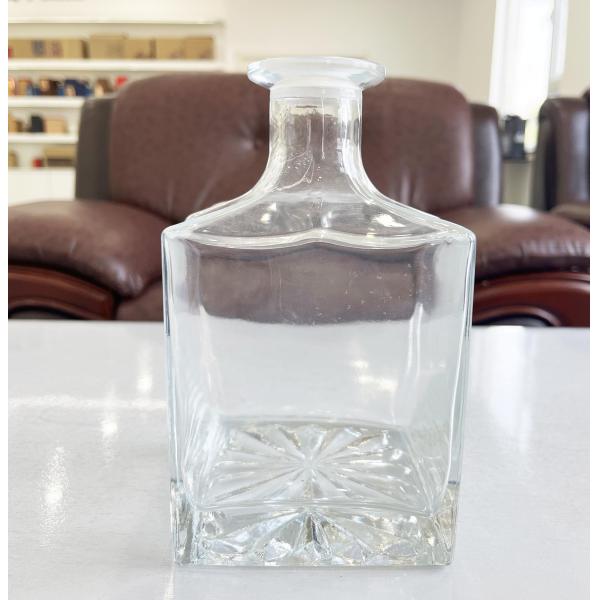 Spray Cap 26oz Crystal Glass Whisky Decanter and Rock Glasses for Bourbon in Gift Box