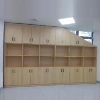 カスタマイズされた図書館またはオフィス 木製のファイルキャビネットとストレージエリア