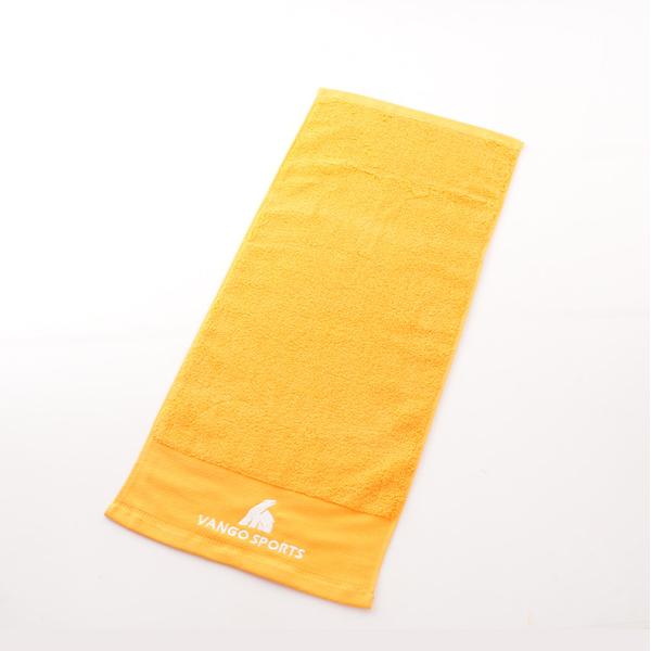 Toalha de algodão personalizada absorve água de forma eficiente e não deixa linto atrás