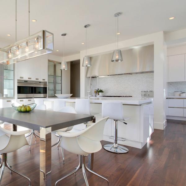 Customized Villa Modern White Glossy Kitchen Cabinets Moisture Proof