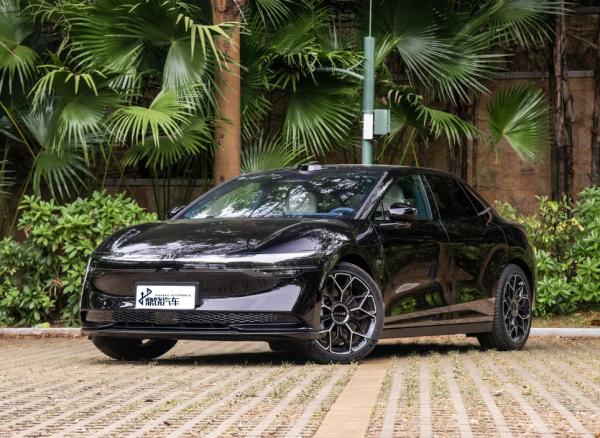 Confortável Zeekr 007 Veículo elétrico 310Kw 870Km 422Ps 440Nm 5 portas Sedan Carro novo