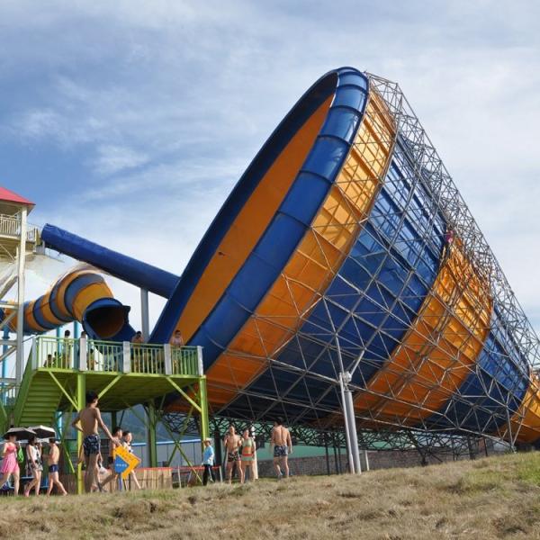 Equipamentos coloridos do parque aquático de diversões Fibra de vidro Grande trombeta deslizamento de água