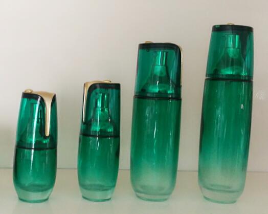 Rétro bouteille cosmétique ronde de pompe de bouteille de lotion bonne scellant la couleur et l'impression adaptées aux besoins du client par représentation