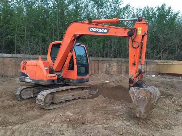 Excavadora DX75 usada, em segunda mão, sem pintura