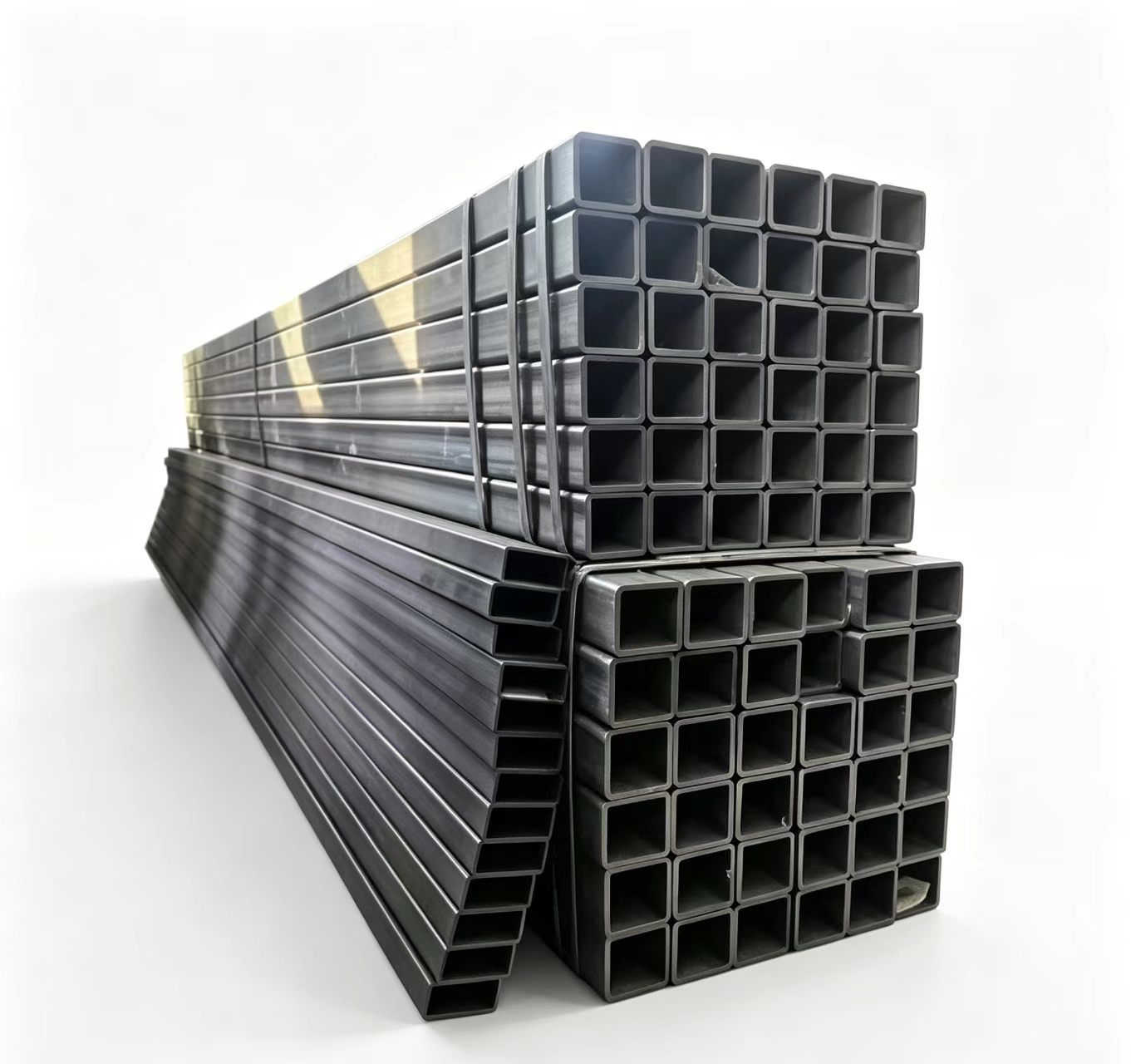 904L, 2507, 2205, 310S, 321, 316L, 304, 201... Square tubes are used in construction and decoration, machinery and equipment manufacturing, vehicles and transportation, municipal and outdoor facilitie