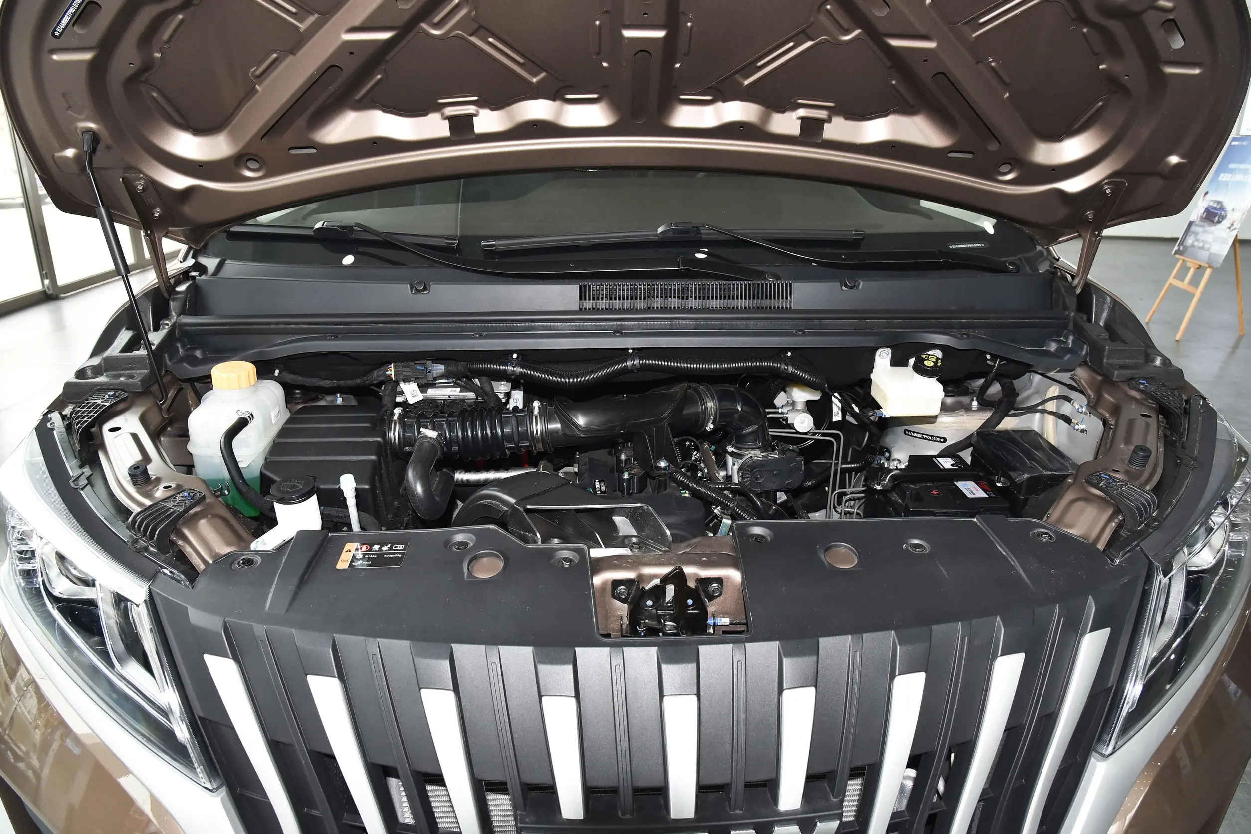 Подержанный коммерческий автобус левостороннее управление MPV 9 мест ручной трансмиссии BAW фургон