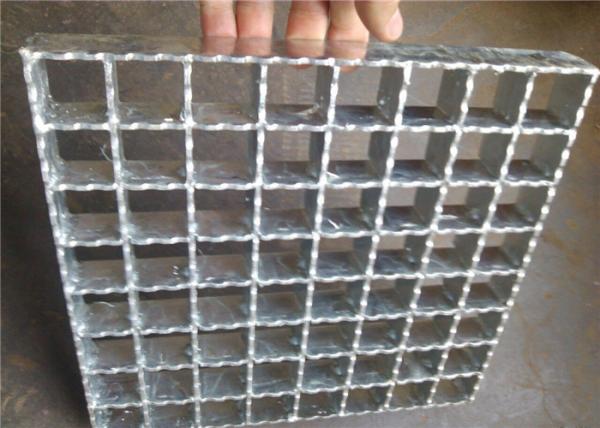 Hot Rolled Serrated Steel Grating Galvanized Surface Light Weight