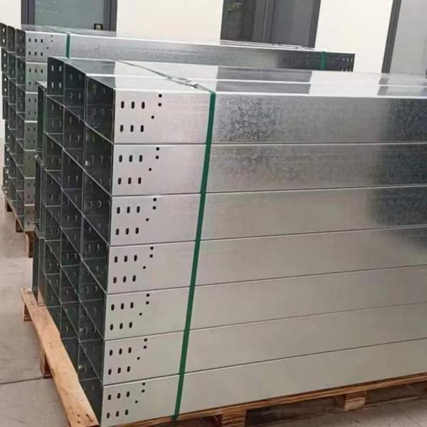 C en forma de fondo sólido tipo bandeja de cable 50mm-1000mm bandeja de cable Hdg