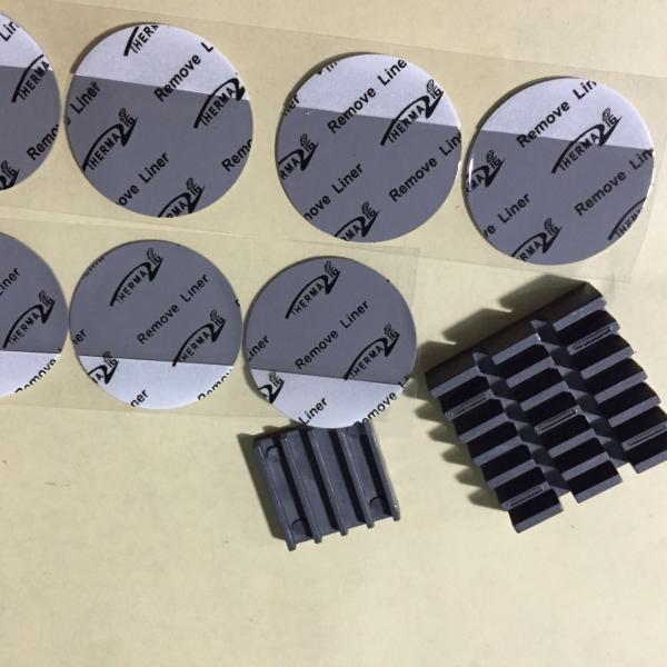 unités thermiques de Grey For Automotive Engine Control de protection de silicone de 5.0mmT 5W/Mk