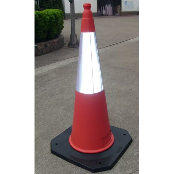 Wholesale 100cm Reflective PE Traffic Cone with Plastic Lifting Ring Roadblock Traffic Warning Product Road Work Cones 50cm 75cm 100cm Traffic Cones Rubber Base PE Traffic Safety Cone
