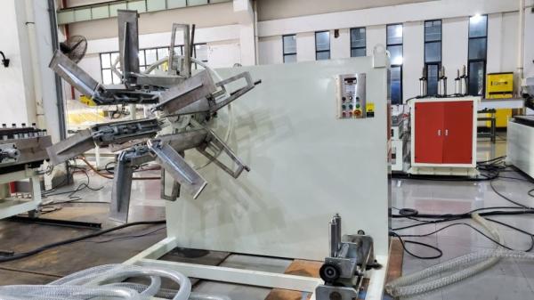 Máquina reforçada aço 800kg/H 160kw da tubulação do PVC 50HZ para a produção