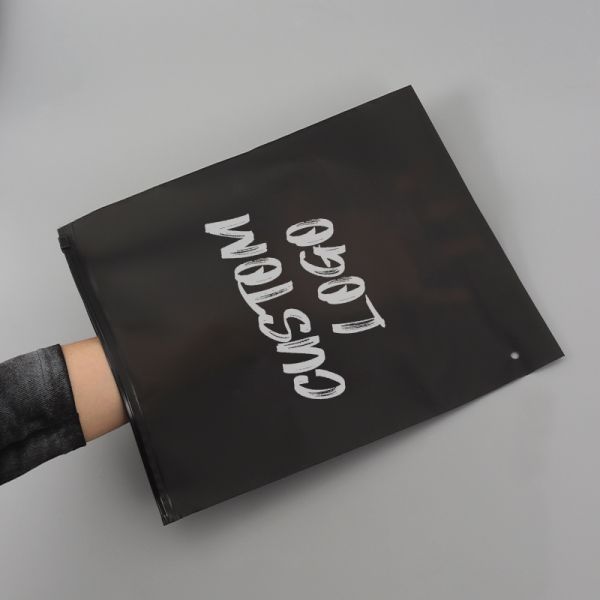 Zhihe High Quality Black Matte Ziplock Resealable PE Plastic Bag Self-Sealing Clothing & Shoes Packaging Bag for Business Socks