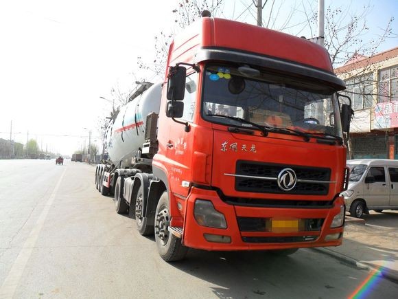 30 to 80CBM Cement Bulker Truck , Cement Tanker Trailer Clean Rust