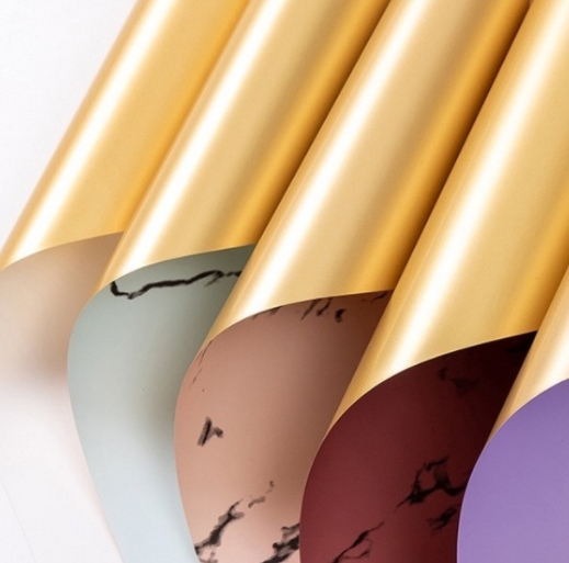 Bouquets de fleurs à motifs de marbre doré, papier d'emballage, papier d'emballage de fleurs, matériaux de fleuristerie, cadeaux et art floral.