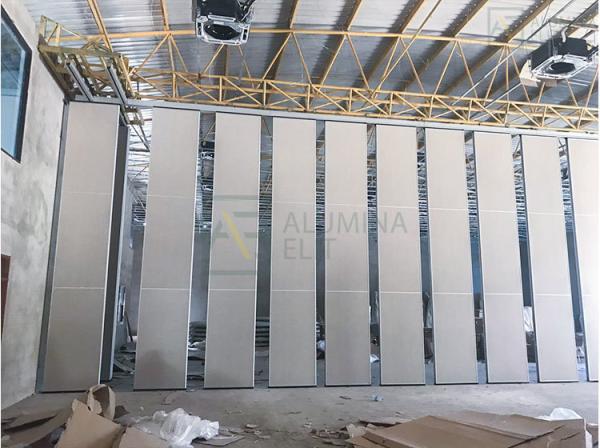 Portable Soundproof Wall Panels: Professional Acoustic Dividers improve workspace acoustics.
