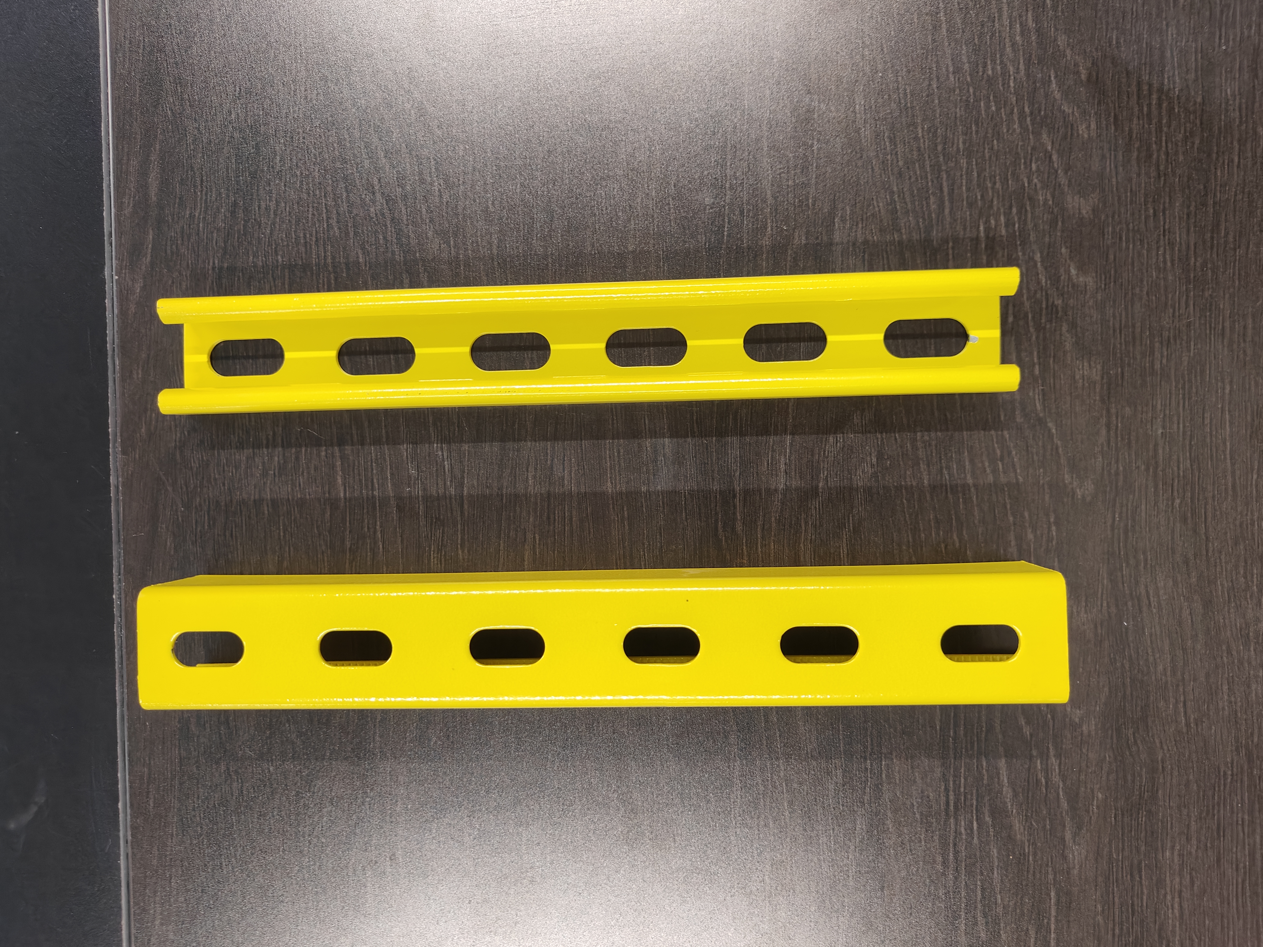 Durable Carbon Steel Yellow Powder Coated C Strut Channel with Smooth Surface and Anti Rust Properties for Construction