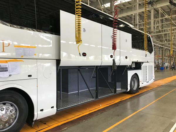 LHD/RHD Cummins 375HP Euro5 51+2 Seats Luxury Coach Bus YBL6128SD for sale