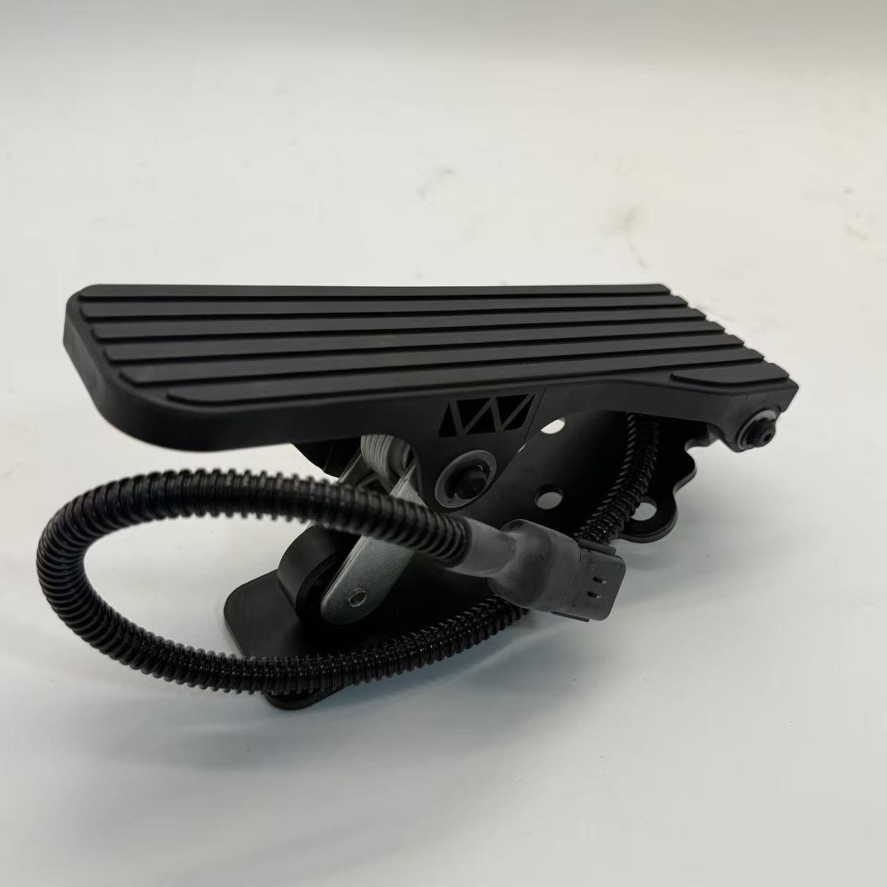 BAOJIE Electronic Accelerator Throttle Pedal Foot Gas Pedal Assembly, Replacement Spare Parts for City Bus, Tour Coach and Passenger Bus