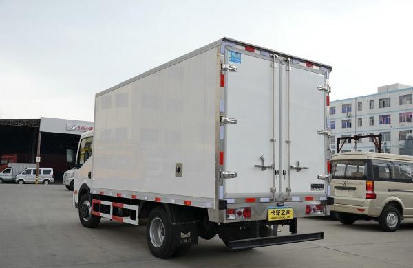 13.9 CBM 4x2 Size Refrigerated Utility Trailer , Refrigerated Delivery Truck With 115HP EURO IV