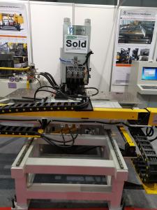 Machine de poinçonnage et de perçage de plaques CNC à grande vitesse et