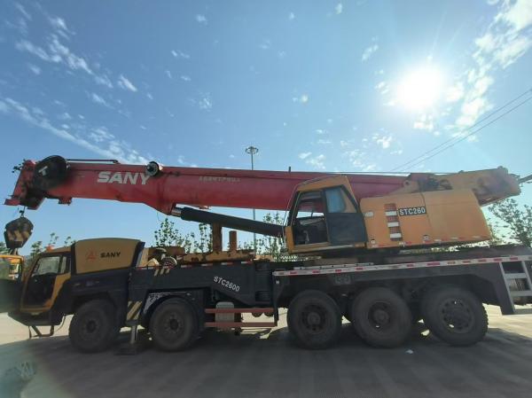 2016 Sany utilisé STC1600 grue avec un boom 64m, un jib 18m, et un contrepoids de 60 tonnes.