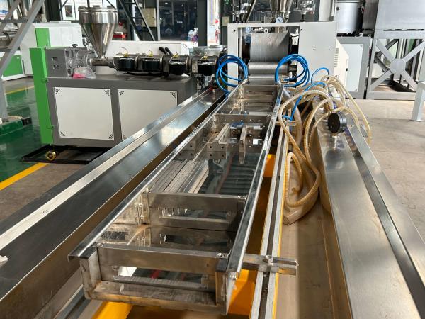 Co ligne d'extrusion Wpc extérieure avec gravure 3D