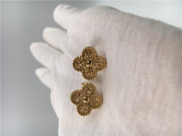 Brincos de Van Cleef Vintage Alhambra, brincos de Van Cleef Mini Alhambra do ouro 18K amarelo