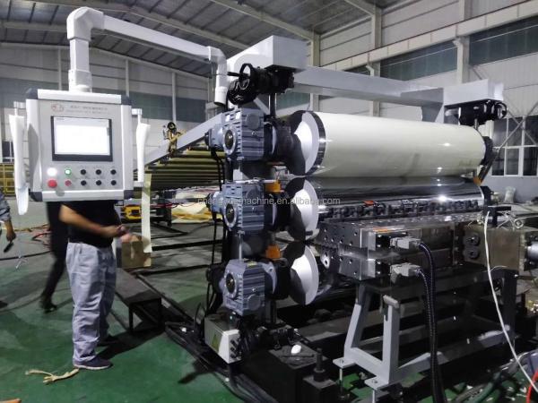 Extrudeuse de tôles en PVC/WPC pour la production de tôles