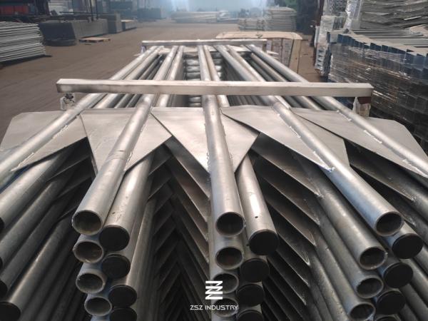 Iron Tube Hot Dipped Galvanized Post With 2400mm / 2900mm Height Silver Color