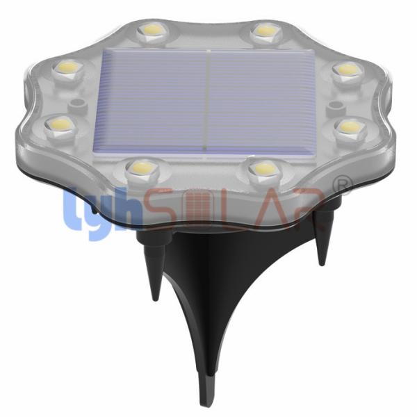 3000K CCT 0.5W Metal Outdoor Solar Pathway Lights Installed On Grass And Pathway