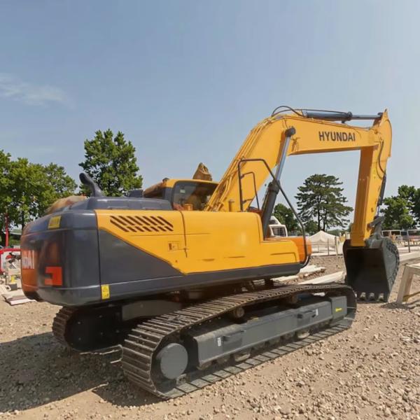 Excavatrice sur chenilles Hyundai 300 d'occasion de 30 tonnes pour travaux de terrassement dans la construction et l'agriculture