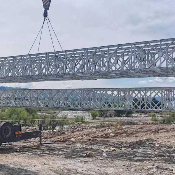 ISO9001 Prefabricated Steel Pedestrian Bridges Portable Steel Bridge Q355B Grade