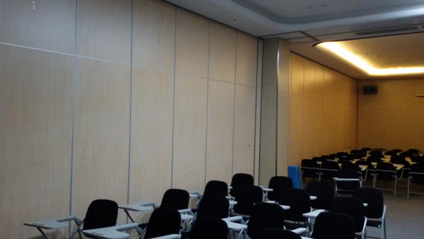 Стена перегородки конференц-зала складывая, алюминиевый складывая рассекатель гостиничного номера раздвижных дверей