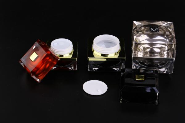 O creme cosmético acrílico de 15ml 30ml 50ml range o quadrado dobro da parede