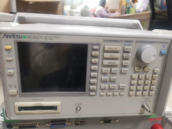 Analista de espectro de microondas de 30 GHz Analista de espectro de RF Anritsu MS2667C