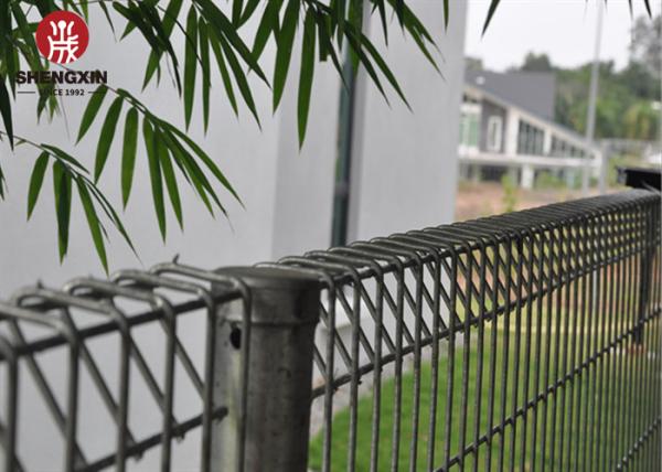 Powder Coated BRC Mesh Fence High Rigidity Roll Top Weld Mesh Fence Panels