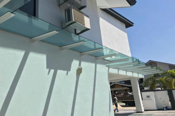 Customized Color Commercial Steel Awnings , Windproof Glass And Steel Awnings Anti Yellowing