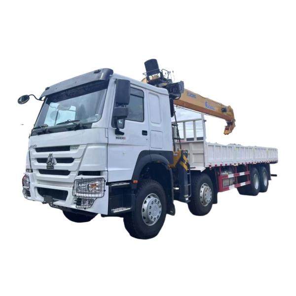 Usine Sinotruk HOWO 8X4 Grue télescopique montée sur camion hydraulique