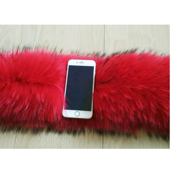 Color de vino real de la bufanda del cuello de la piel del mapache de la pila extralarga con los agujeros de botón