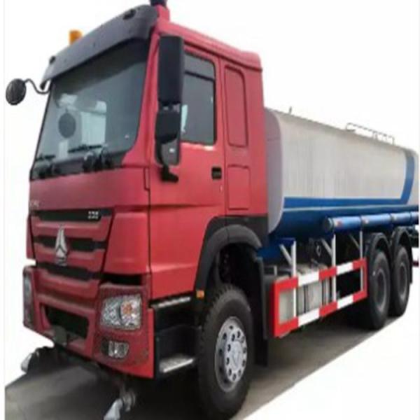 Camiões de tanques de água de 25000 litros SINOTRUK HOWO 6X4 com bomba de água e tanque de aço inoxidável