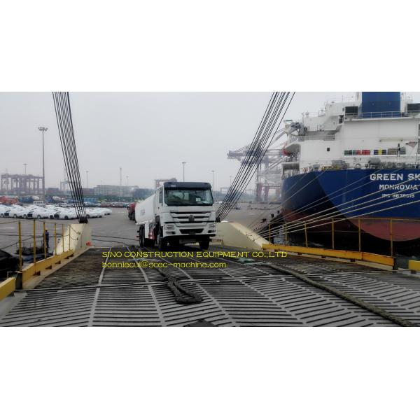 Sinotruk 6x4 Liquid Tanker Truck Fuel Oil Tanker Lorry Carbon Steel Material