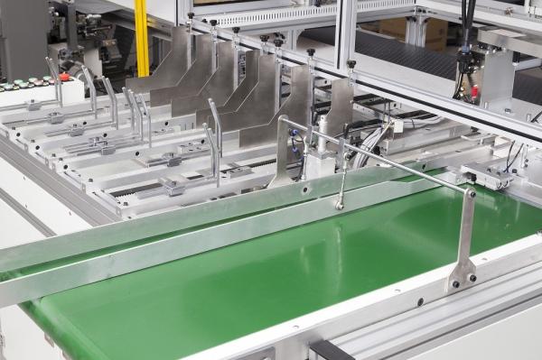 Accurate Positioning Gluing Machine With Multi-functional