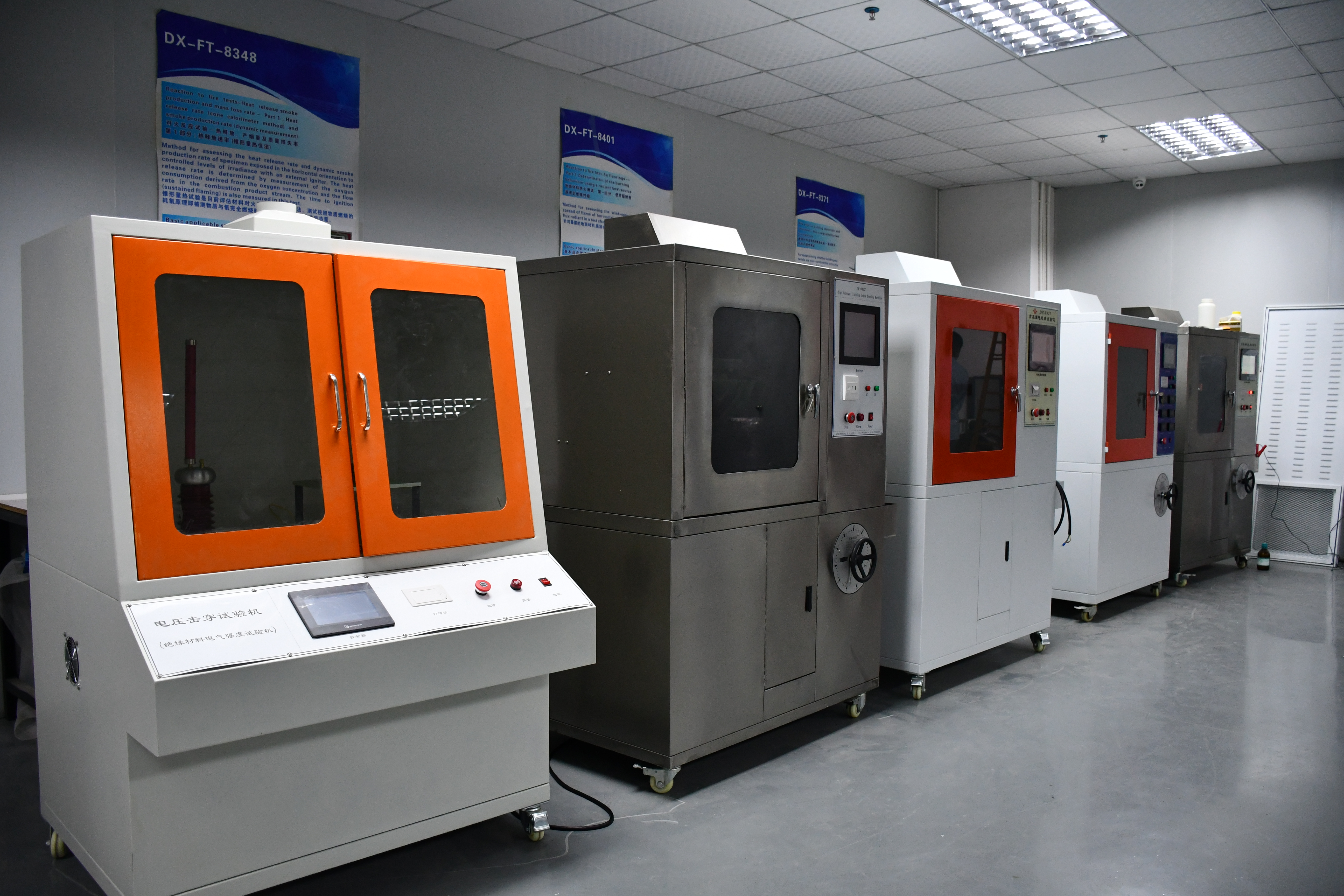 Солнечная энергия PV привязывает стандарты машины IEC60587 теста индекса IPT автоматические высоковольтные отслеживая резиновые