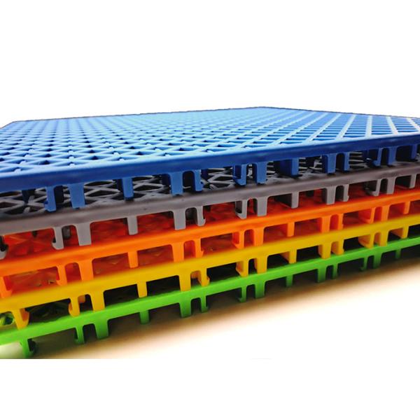250mm * 250mm Multi Purpose Sports Flooring 100% PP Durable Customized Color